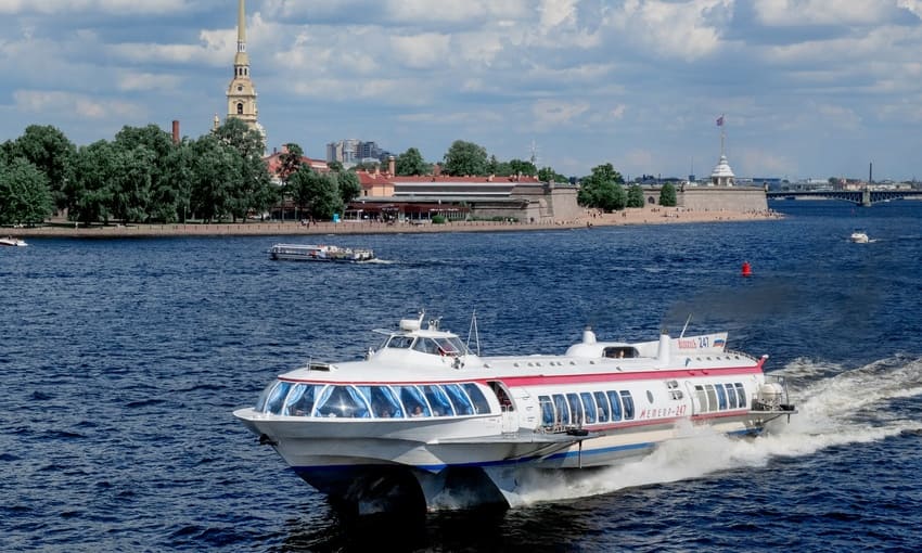  В Петергоф на Метеоре всей семьей