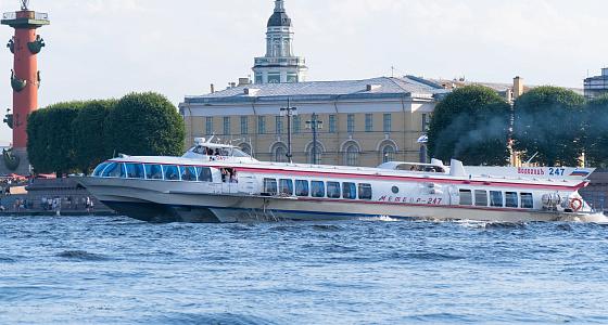 В Петергоф на «Метеор»: интересное путешествие для всей семьи